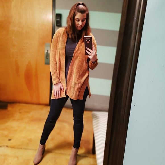 Meet your Posher, Jenny - Picture 2 of 4